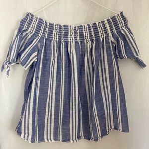 Super cute off the shoulder top. Pair with jeans and a pair of tan heels.